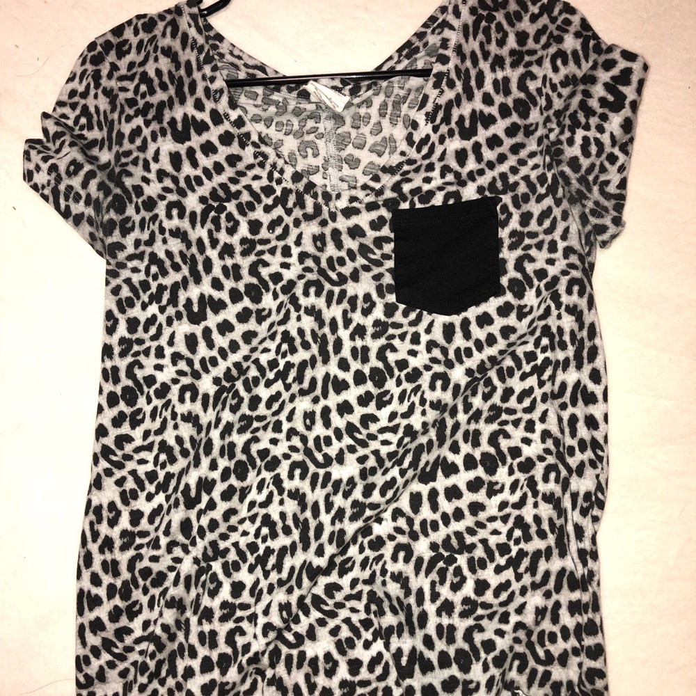 “VS PINK” Leopard Print Pocket Tee